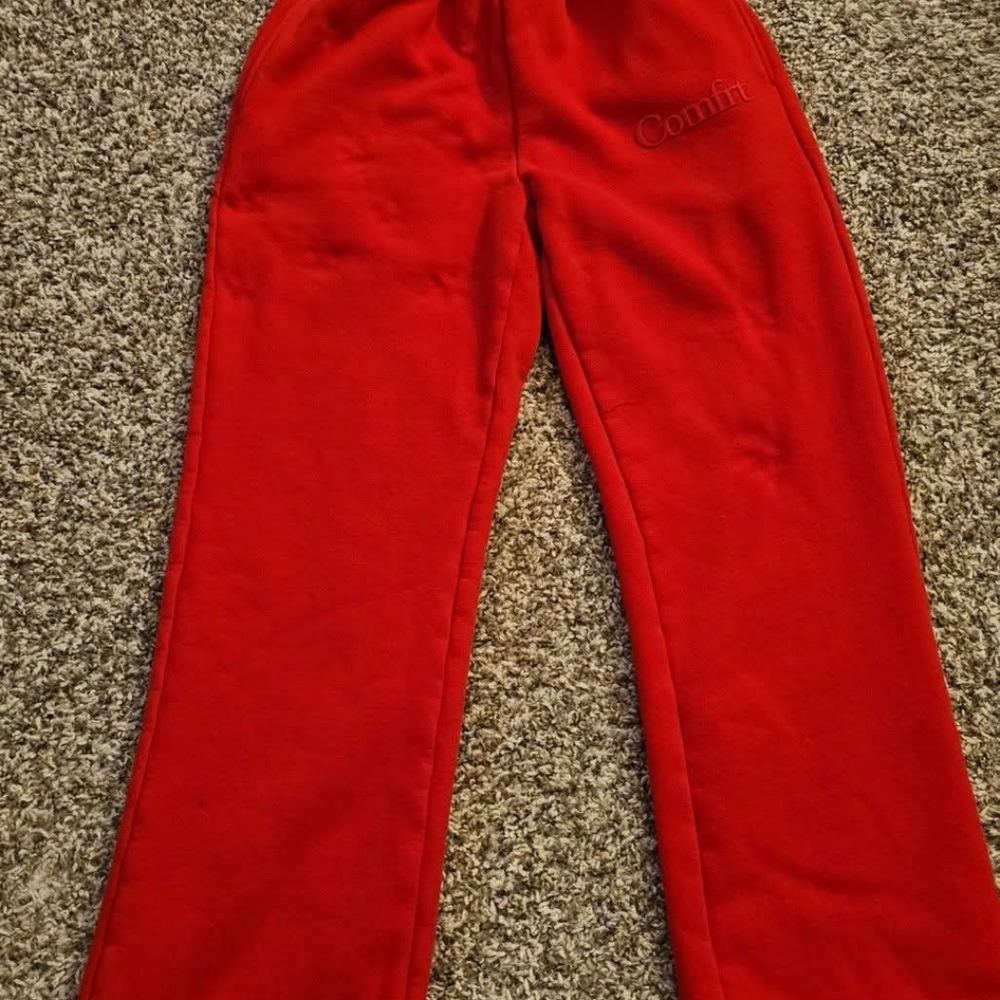 Comfrt Crimson Red Miminalist Sraight Leg Sweat Pants